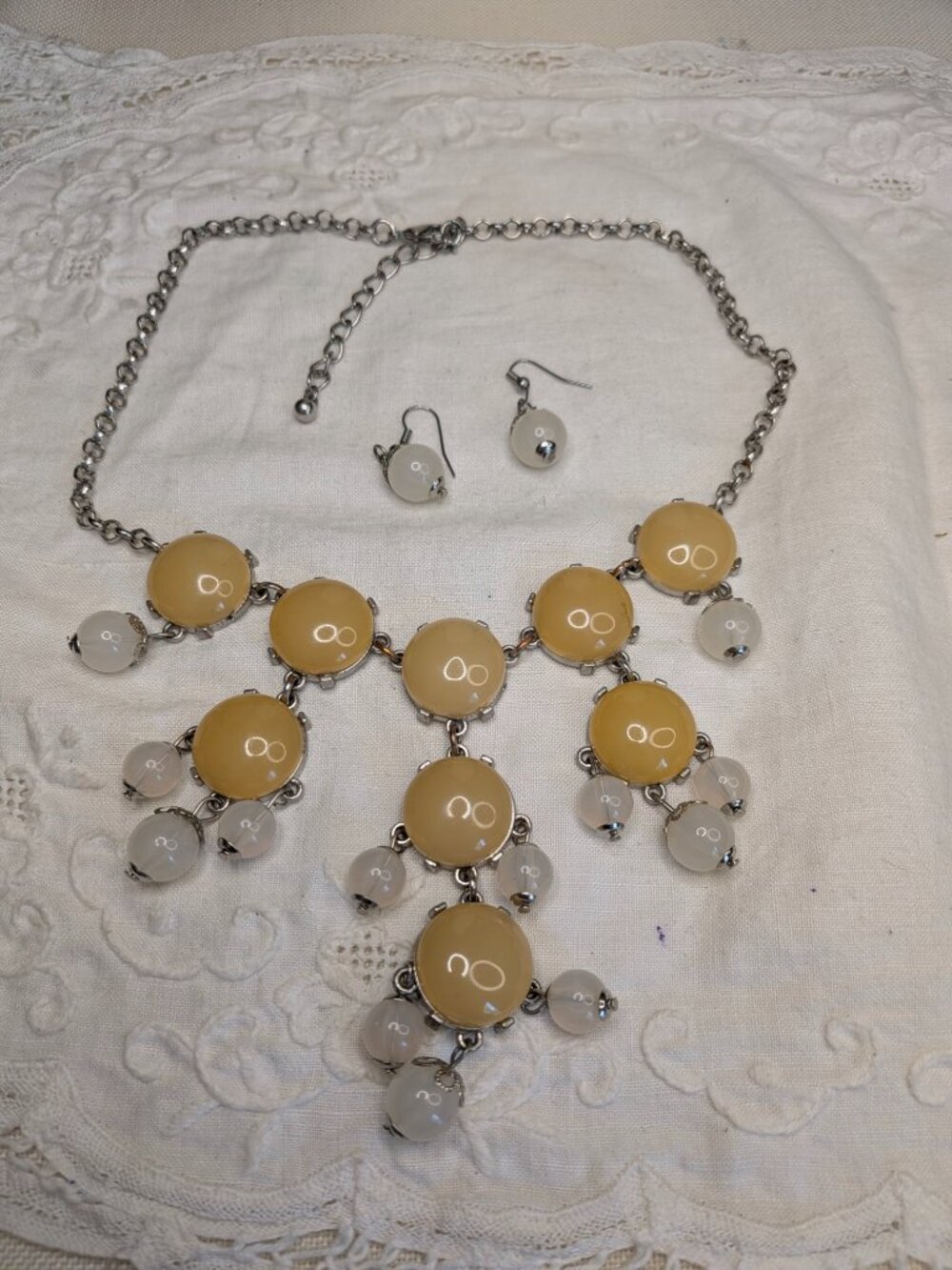Vintage Lucite Bubble Bib Set – Silver Tone Beige & White